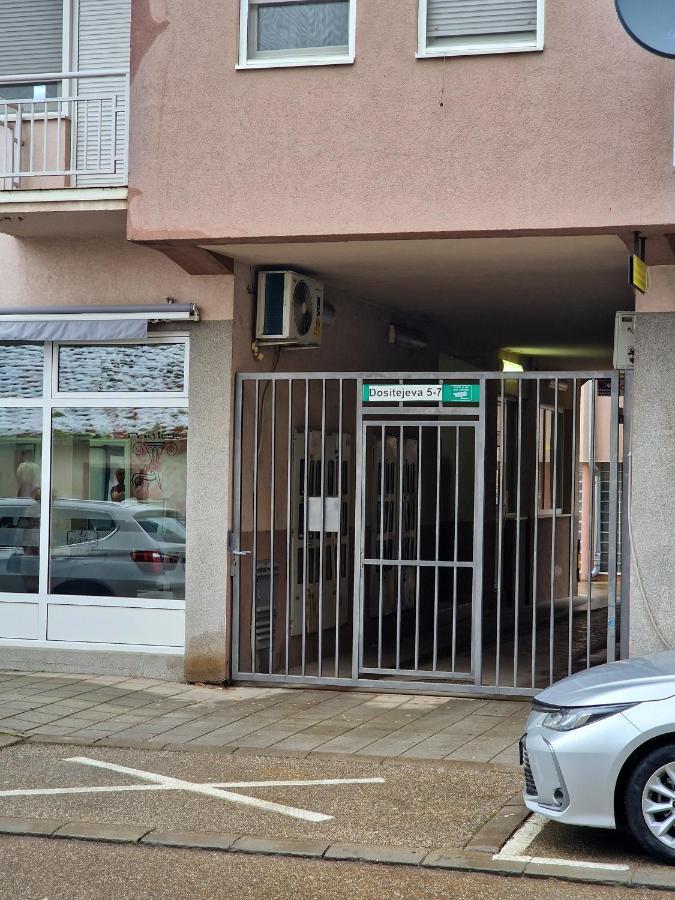 Quiet Center Apartment Sremska Mitrovica Exterior foto