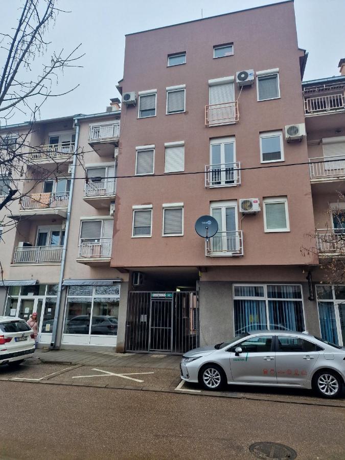 Quiet Center Apartment Sremska Mitrovica Exterior foto